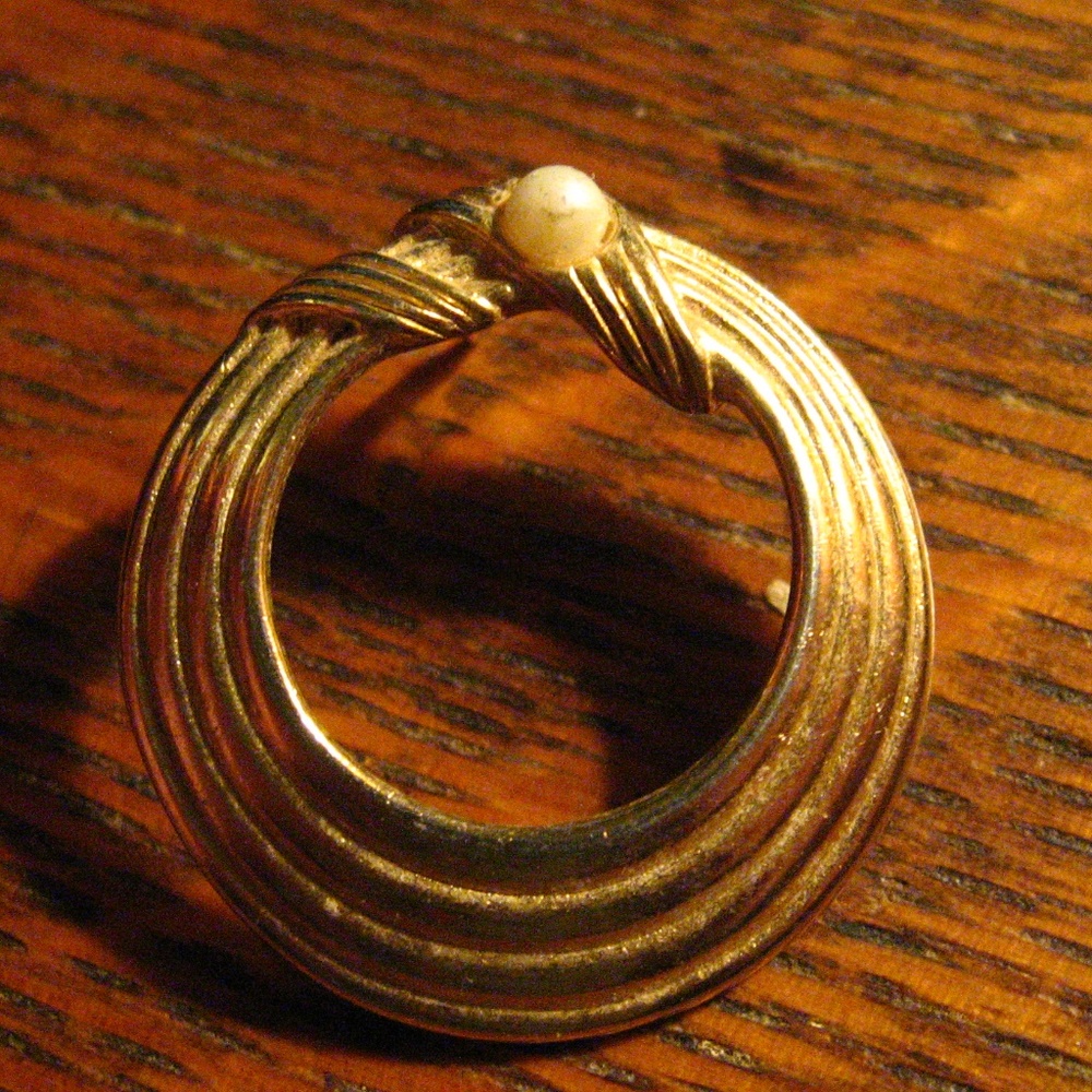 Mid Century 60's Gold Faux Pearl Wreath Pin Brooch